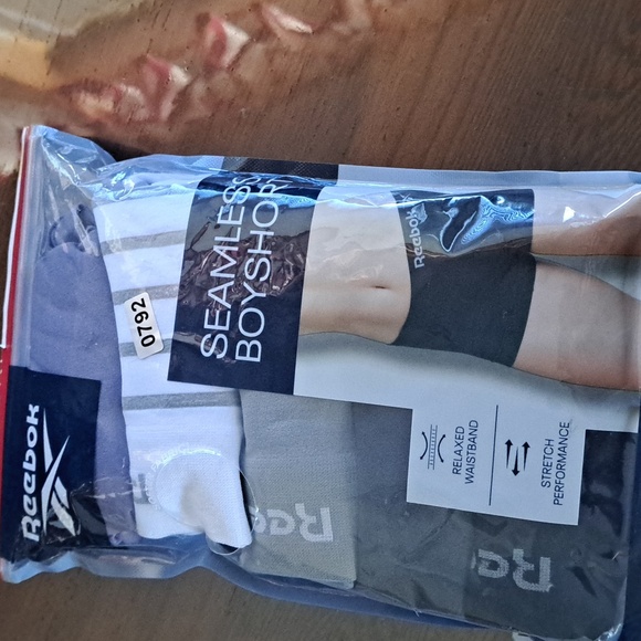 REEBOK BOY SHORTS PKG 5. SIZE M - Picture 2 of 8
